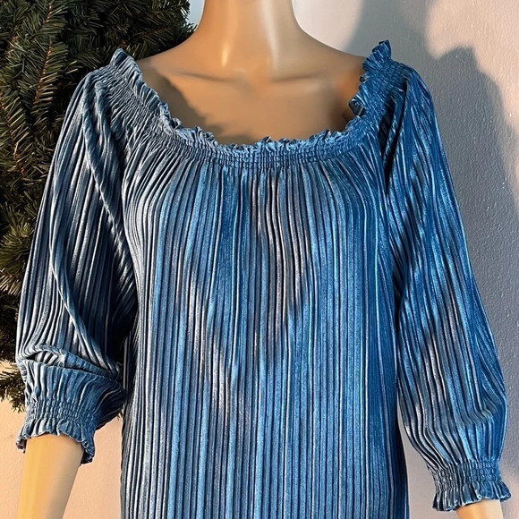 Banana republic, M, metallic elastic ruffle off the shoulder 3/4 elastic sleeve - Picture 1 of 10